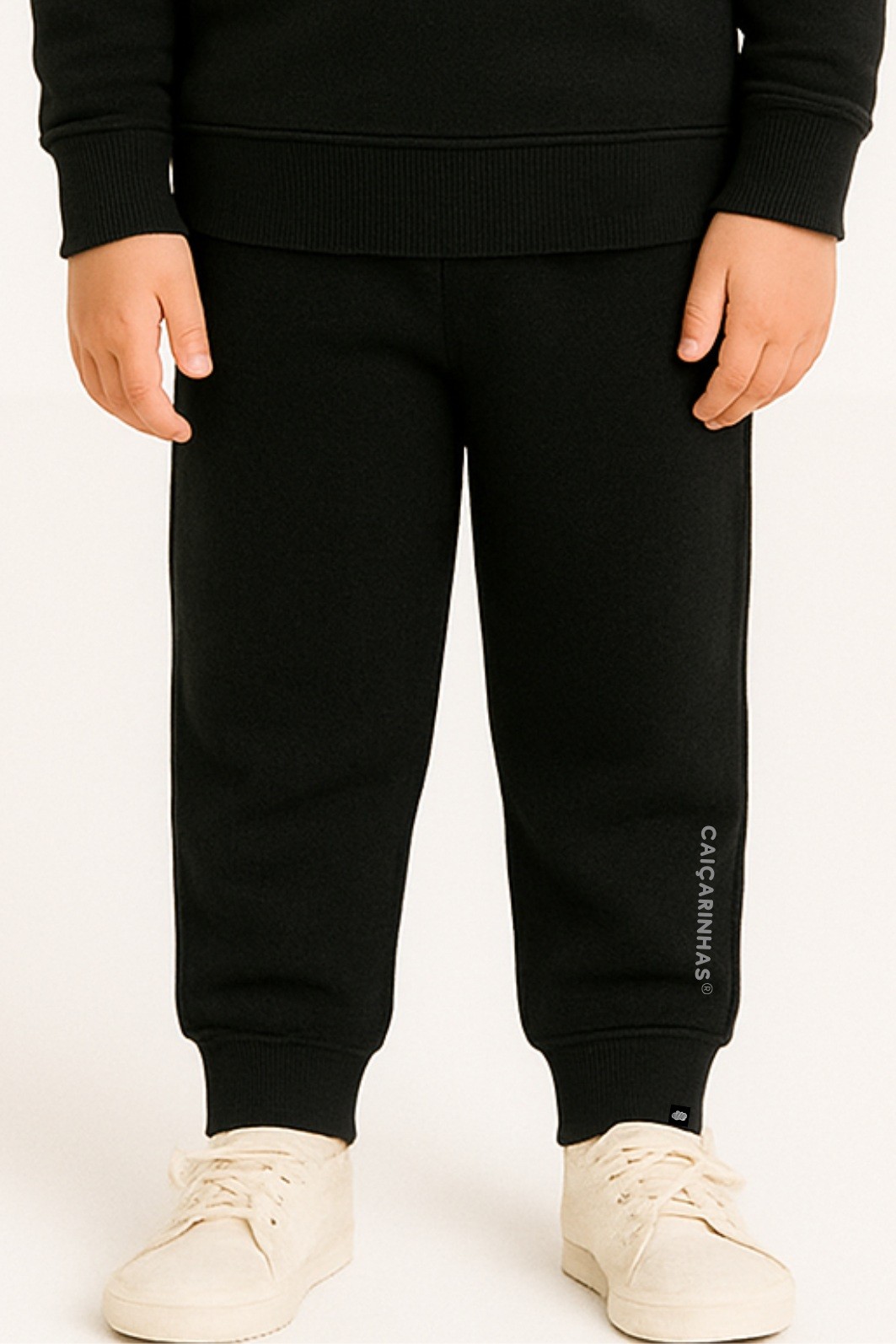 Calça infantil Jogger Preta com punho na cintura e tornozelo em tecido Moletom Flanelado