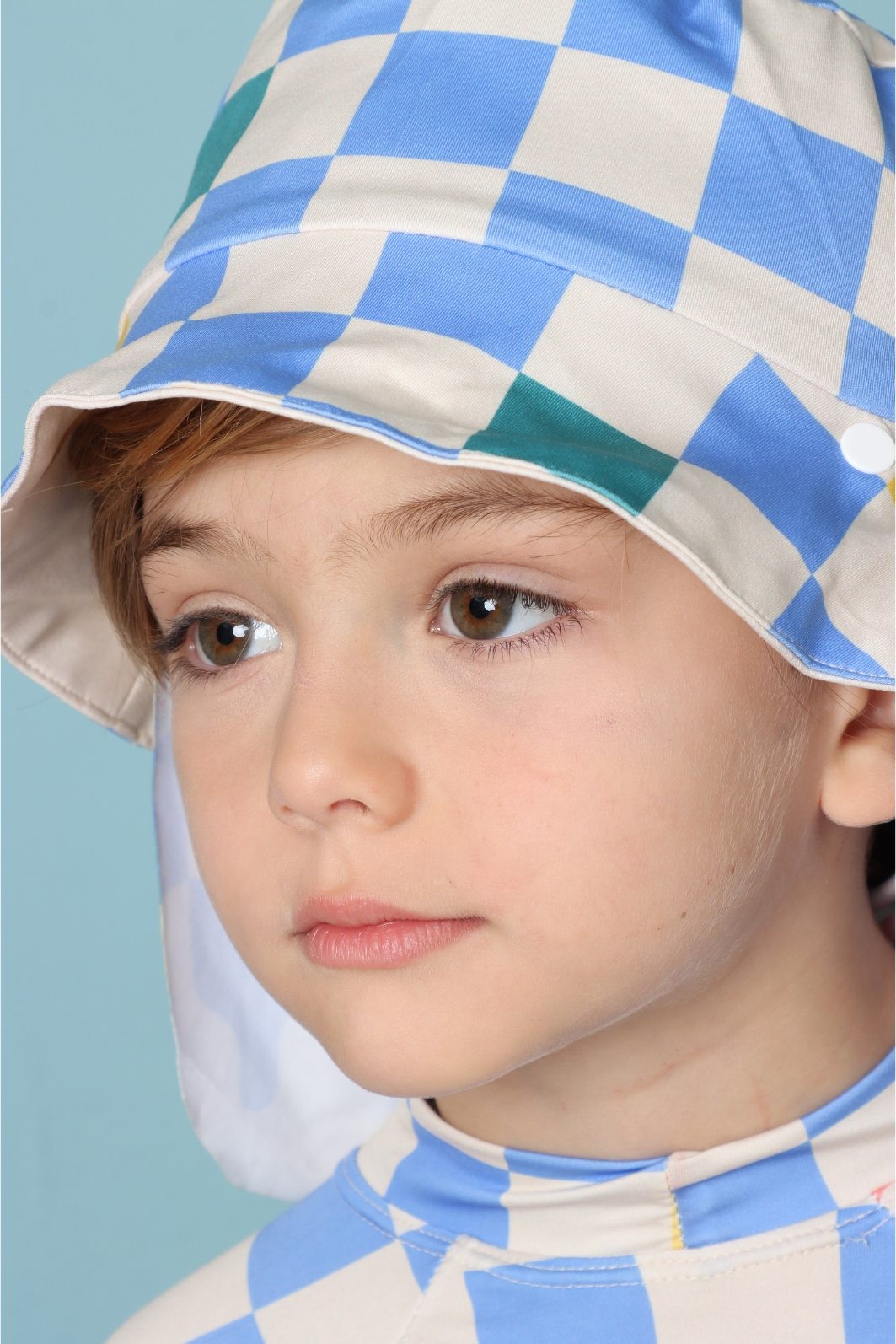 Chapéu infantil Proteção Solar UV 50+ Dupla Face Ajustável Off White e Azul Quadriculados Chapéu infantil Proteção Solar UV 50+ Dupla Face Ajustável Off White e Azul Quadriculados