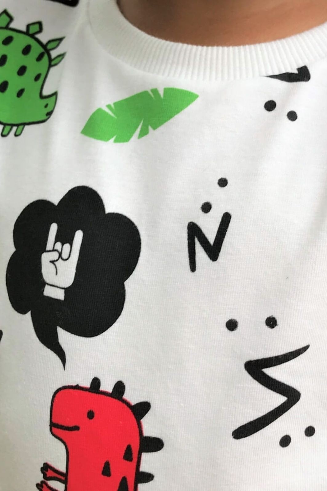 Camiseta Infantil Manga Curta Algodão Sustentável Exclusiva Branco Dinossauros Camiseta Infantil Manga Curta Algodão Sustentável Exclusiva Branco Dinossauros