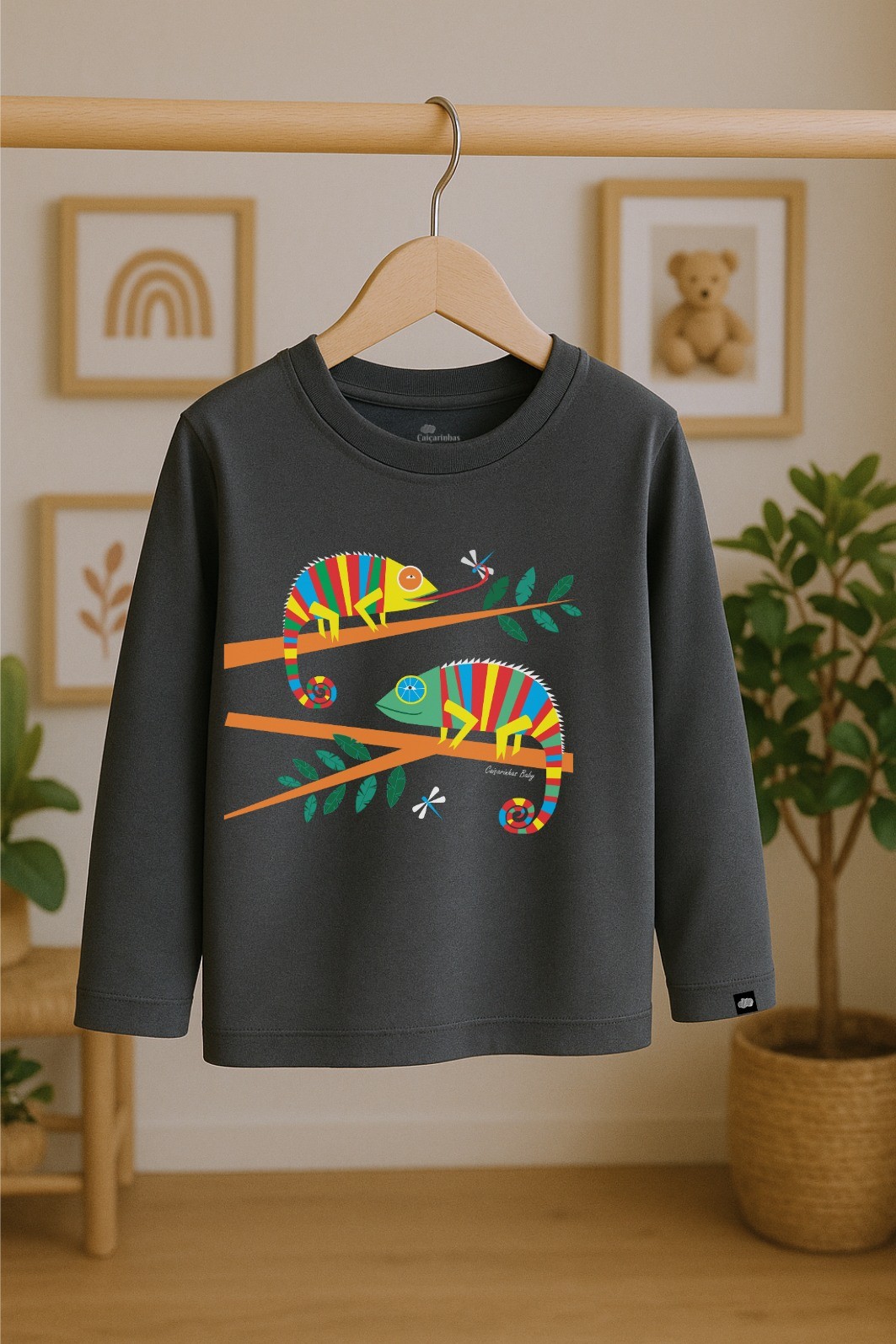 Camiseta Infantil Manga Longa Algodão Toque Macio Cinza Chumbo Camaleões Camiseta Infantil Manga Longa Algodão Toque Macio Cinza Chumbo Camaleões