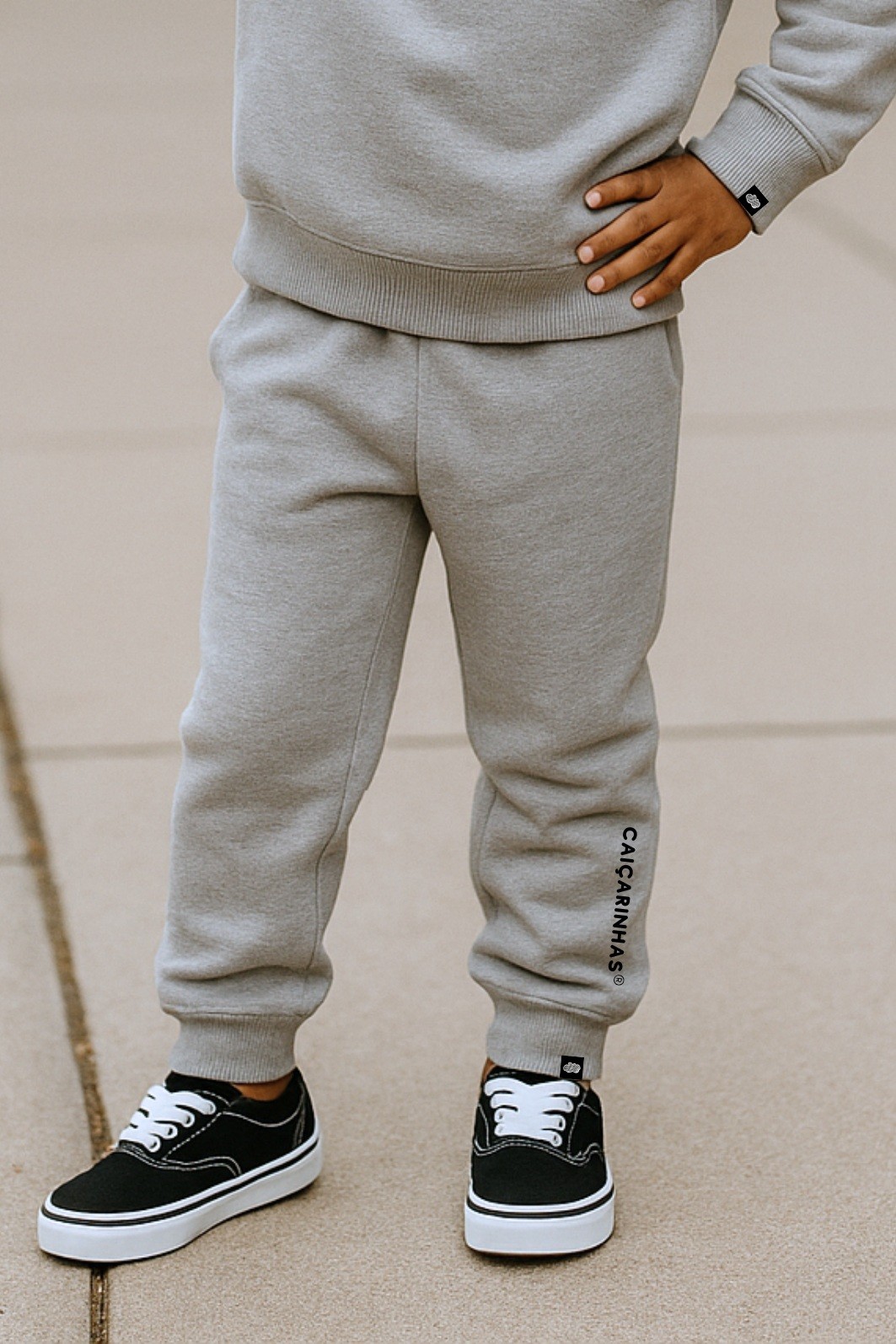 Calça infantil Jogger Cinza Mescla com punho na cintura e tornozelo em tecido Moletom Flanelado