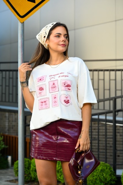 T-SHIRT OVERSIZED CEREJA - OFF WHITE