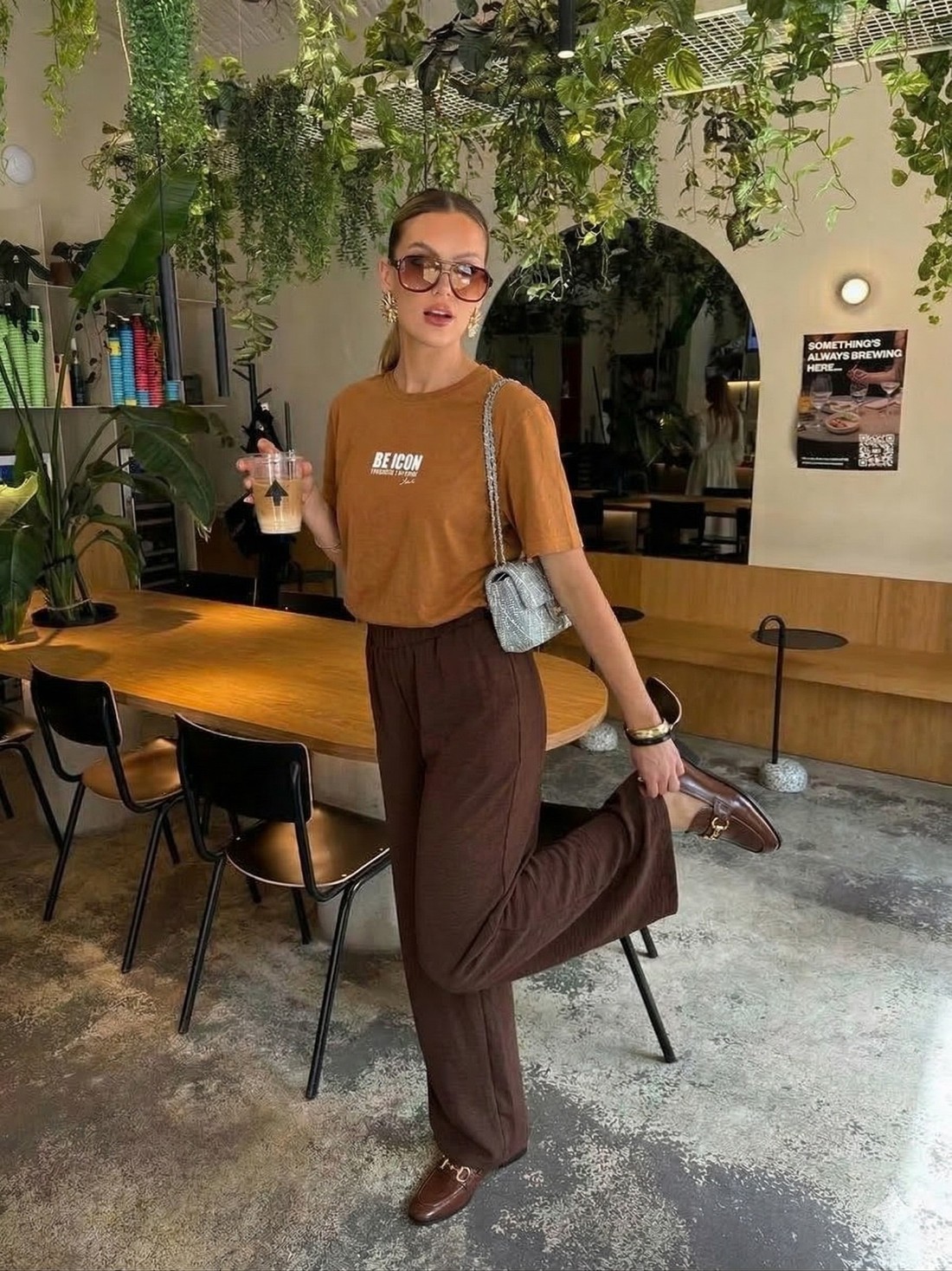 T-SHIRT ESTONADA BE ICON - CHOCOLATE T-SHIRT ESTONADA BE ICON - CHOCOLATE