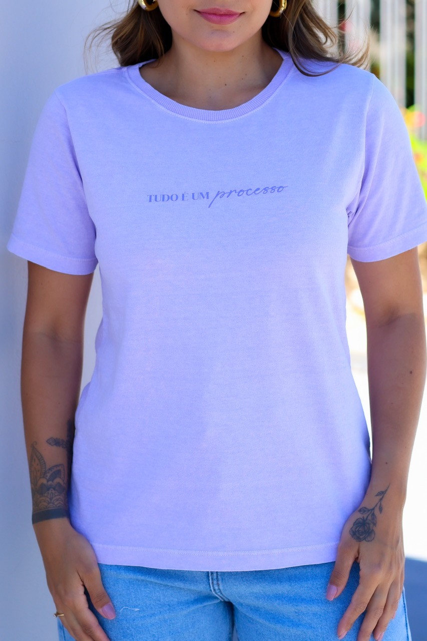 T-SHIRT ESTONADA TUDO É UM PROCESSO - LILÁS T-SHIRT ESTONADA TUDO É UM PROCESSO - LILÁS