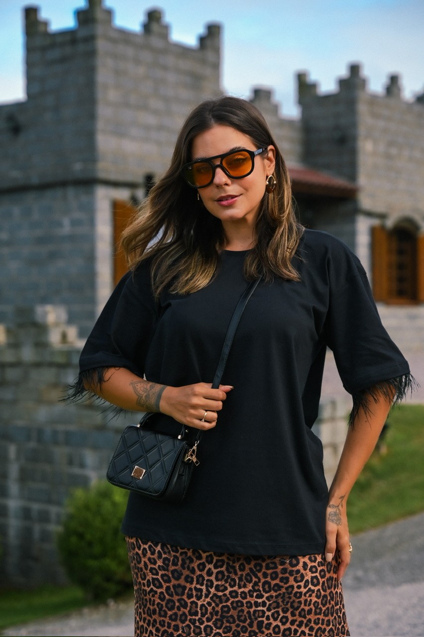 T-SHIRT OVERSIZED PLUMAS - PRETO