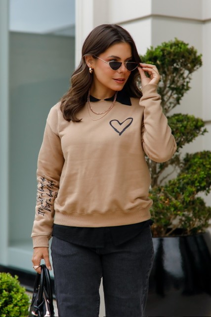 BLUSÃO MOLETOM CORAÇÃO - AMENDOA BLUSÃO MOLETOM CORAÇÃO - AMENDOA