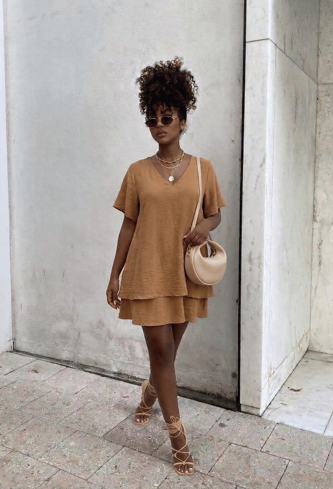 VESTIDO DUPLO MANGA CURTA - MASCAVO VESTIDO DUPLO MANGA CURTA - MASCAVO