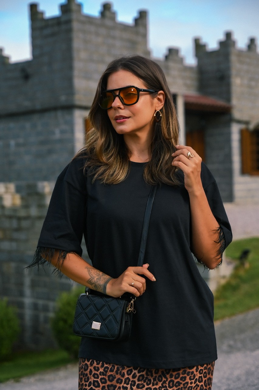 T-SHIRT OVERSIZED PLUMAS - PRETO