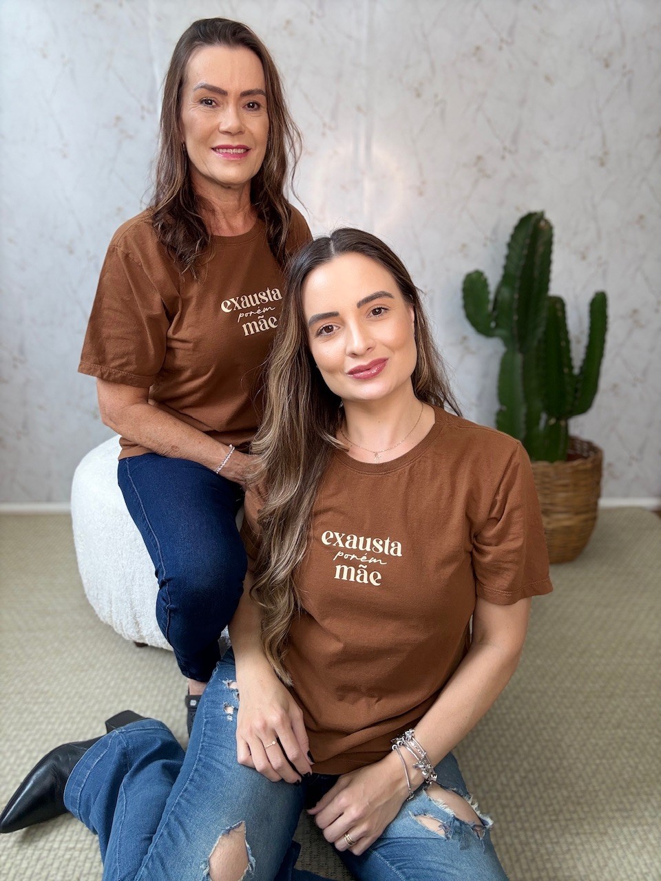T-SHIRT ESTONADA EXAUSTA PORÉM MÃE - MARROM T-SHIRT ESTONADA EXAUSTA PORÉM MÃE - MARROM