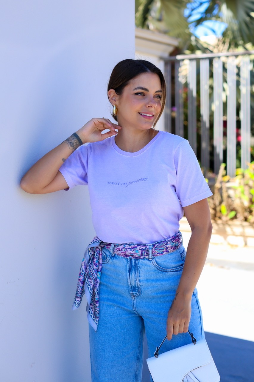 T-SHIRT ESTONADA TUDO É UM PROCESSO - LILÁS T-SHIRT ESTONADA TUDO É UM PROCESSO - LILÁS