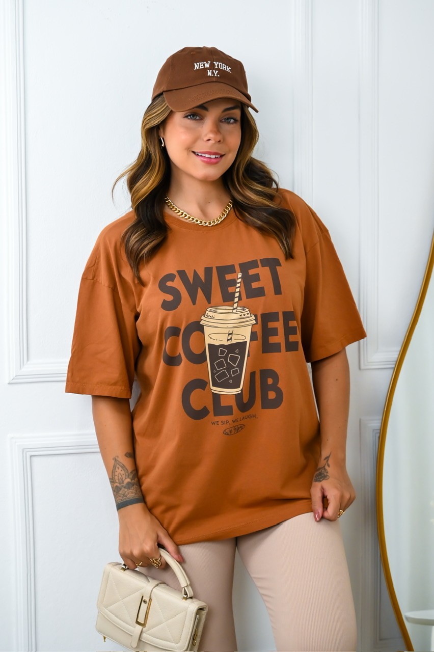 T-SHIRT ESTONADA OVERSIZED COFFEE - MARROM