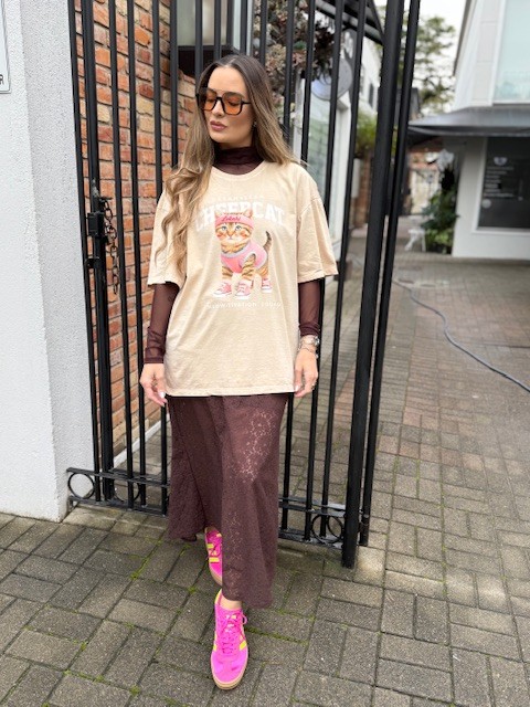 T-SHIRT ESTONADA OVERSIZED SQUAD CAT - AREIA T-SHIRT ESTONADA OVERSIZED SQUAD CAT - AREIA
