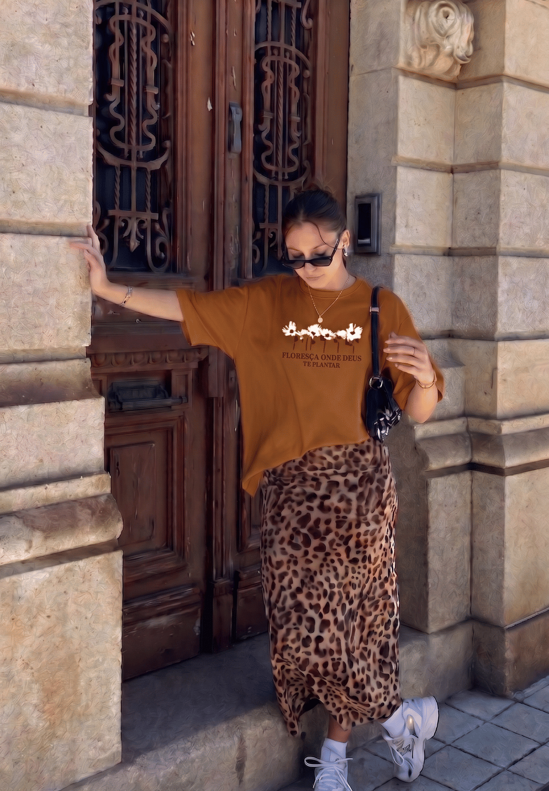 T-SHIRT FLORESCER - CARAMELO