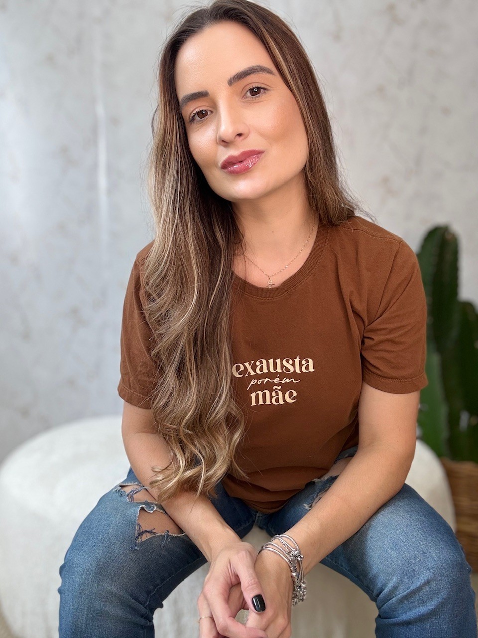 T-SHIRT ESTONADA EXAUSTA PORÉM MÃE - MARROM T-SHIRT ESTONADA EXAUSTA PORÉM MÃE - MARROM