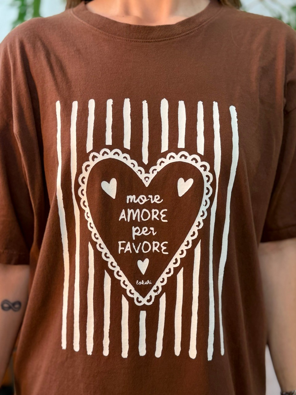 T-SHIRT OVERSIZED ESTONADA MORE AMORE - MARROM