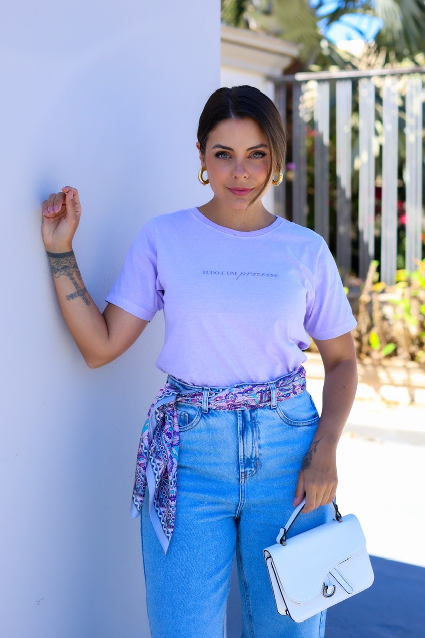 T-SHIRT ESTONADA TUDO É UM PROCESSO - LILÁS T-SHIRT ESTONADA TUDO É UM PROCESSO - LILÁS