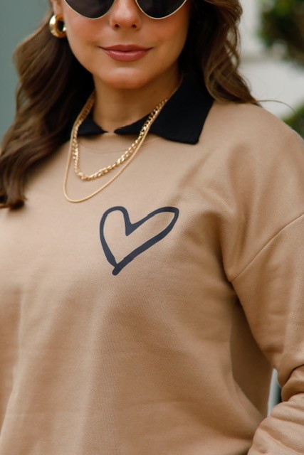 BLUSÃO MOLETOM CORAÇÃO - AMENDOA BLUSÃO MOLETOM CORAÇÃO - AMENDOA