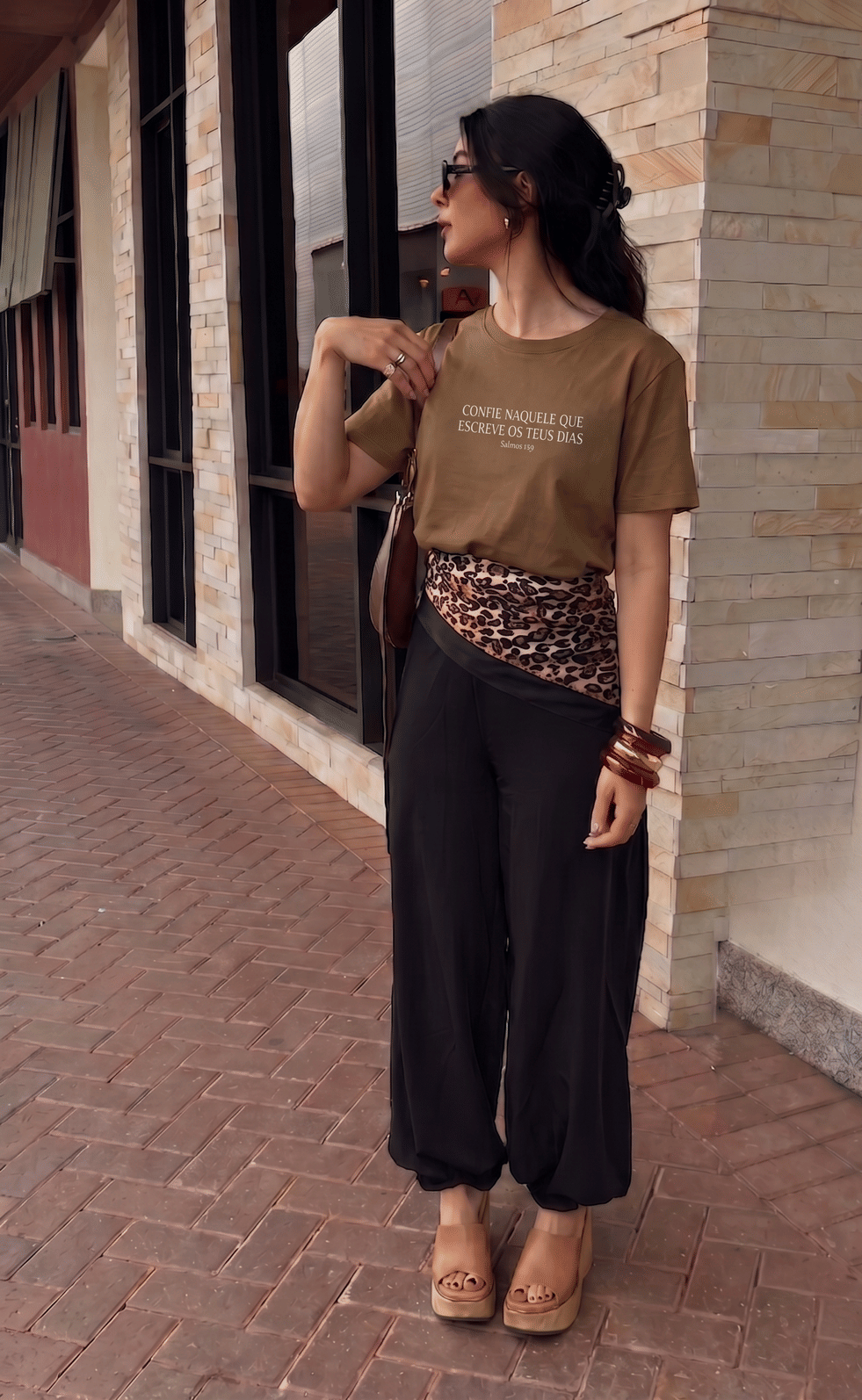 T-SHIRT CONFIE - CAMELO