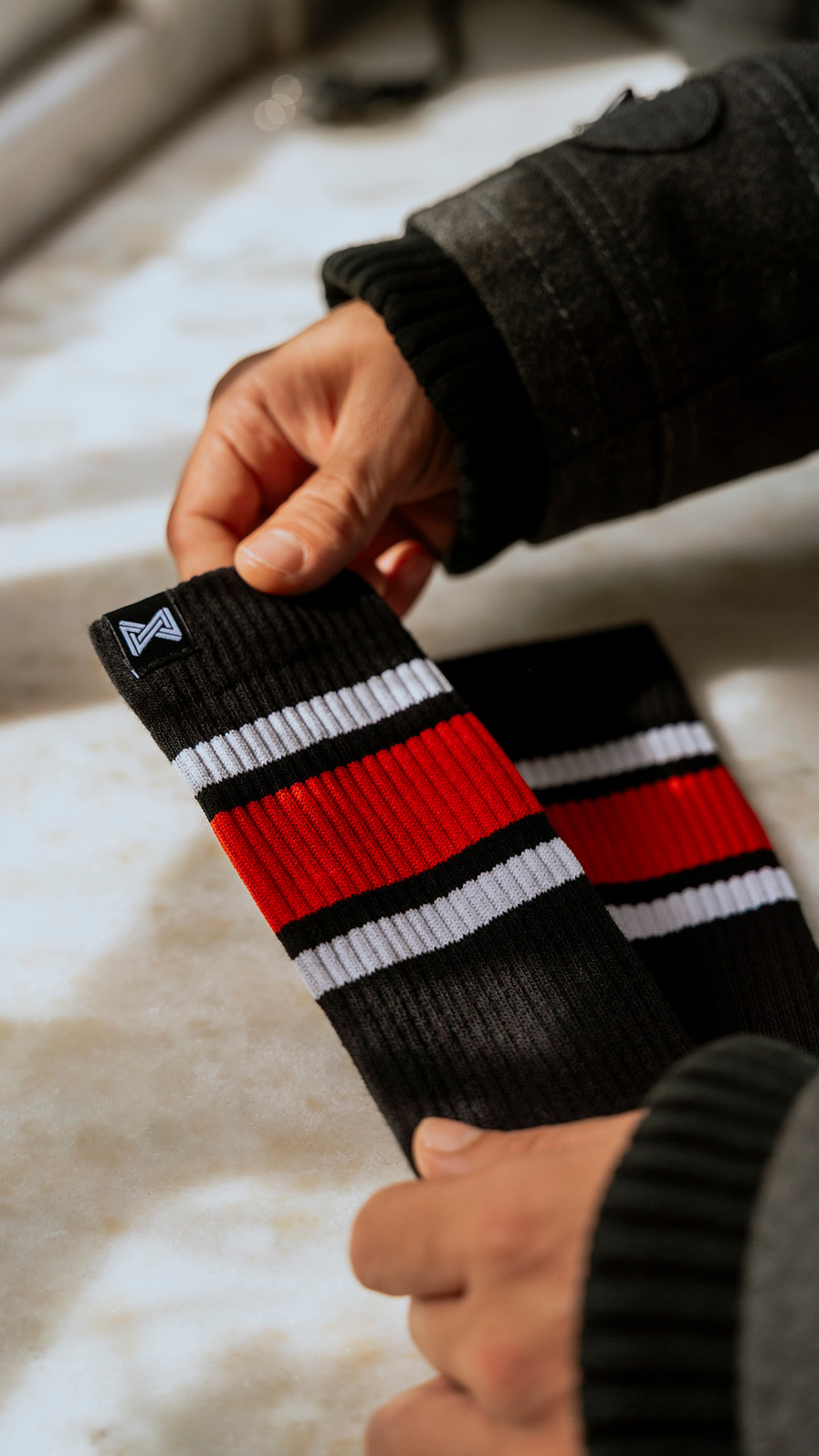 Meia Esportiva Norden Stripe Preto e Vermelho Meia Esportiva Norden Stripe Preto e Vermelho