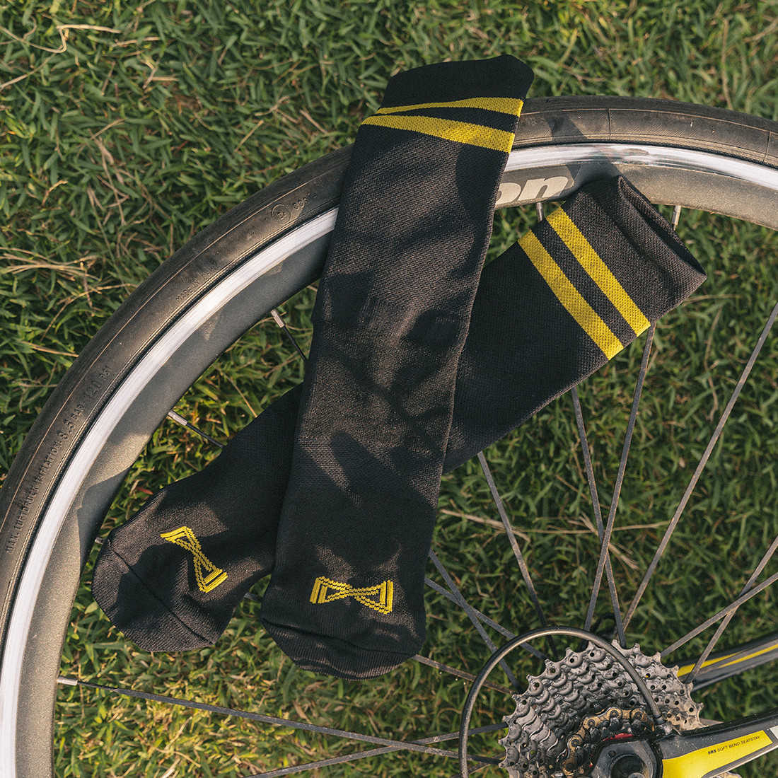 Meia Performance Norden Old Style Preto e Amarelo Meia Performance Norden Old Style Preto e Amarelo