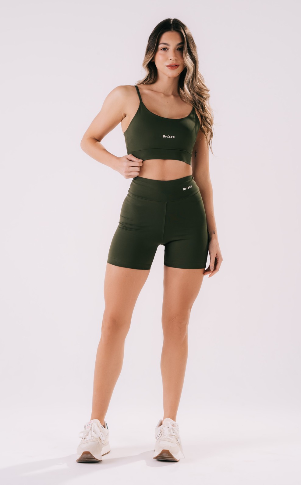 Conjunto Feminino Fitness Shorts + Top Verde Militar Conjunto Feminino Fitness Shorts + Top Verde Militar