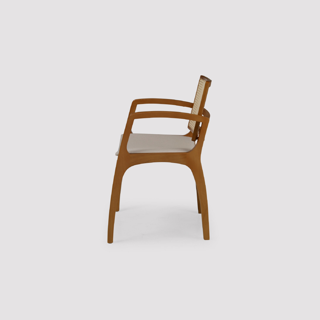 Cadeira Pisa com Braço em Madeira Maciça e Tela Portuguesa Premium Cadeira Pisa com Braço em Madeira Maciça e Tela Portuguesa Premium