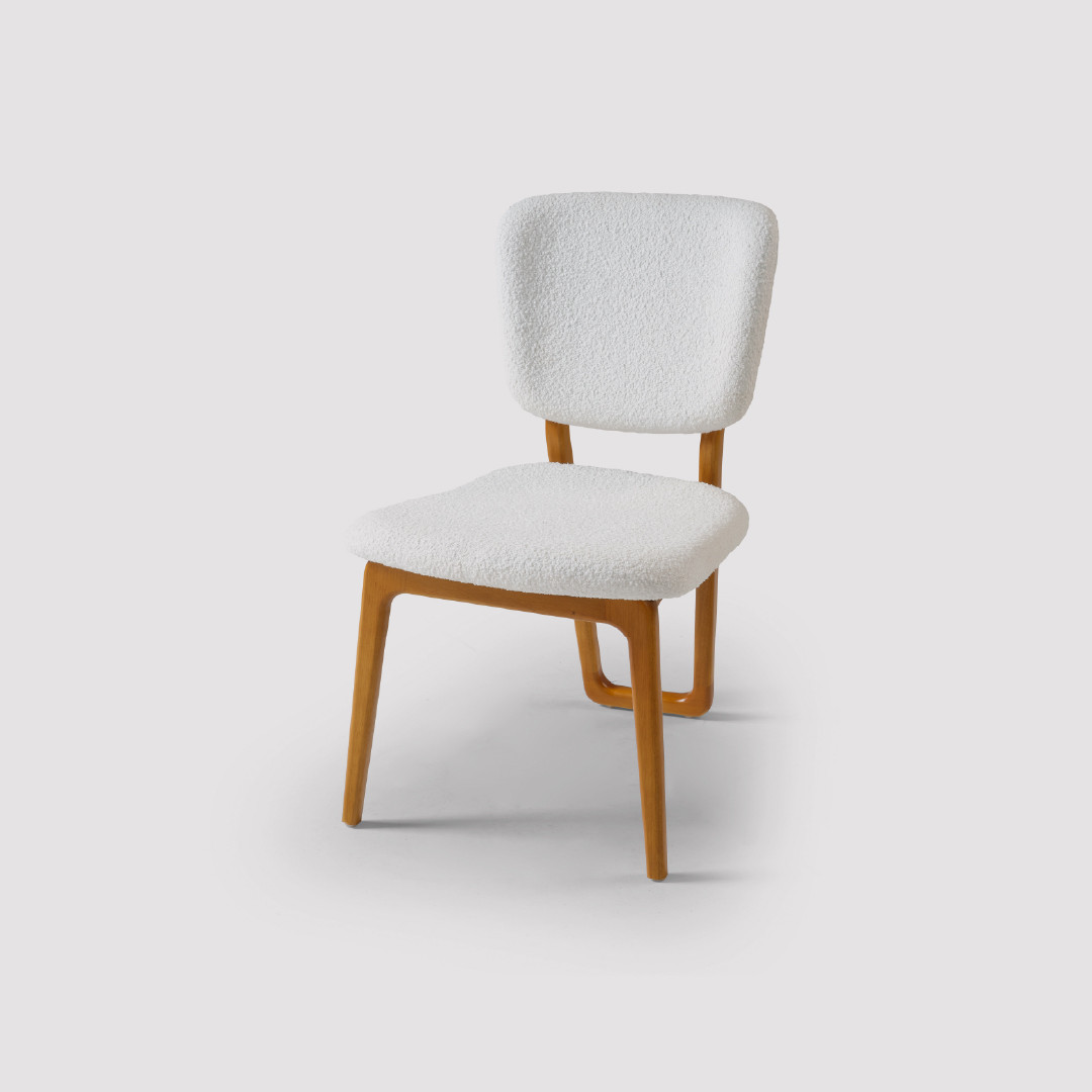 Cadeira de Jantar Varenna Estofada em Madeira Maciça Cadeira de Jantar Varenna Estofada em Madeira Maciça