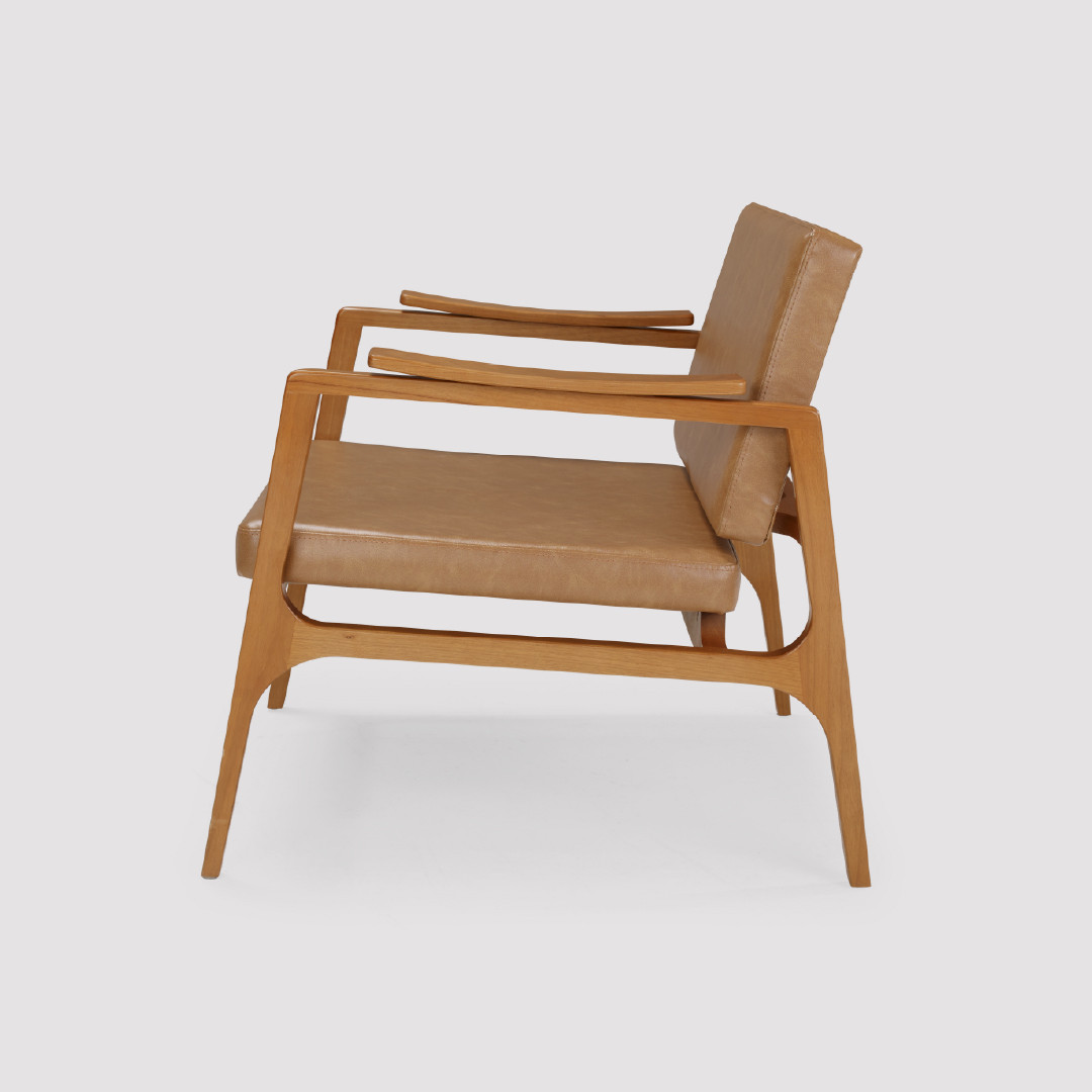 Poltrona de Madeira com Assento Flutuante Viterbo Poltrona de Madeira com Assento Flutuante Viterbo