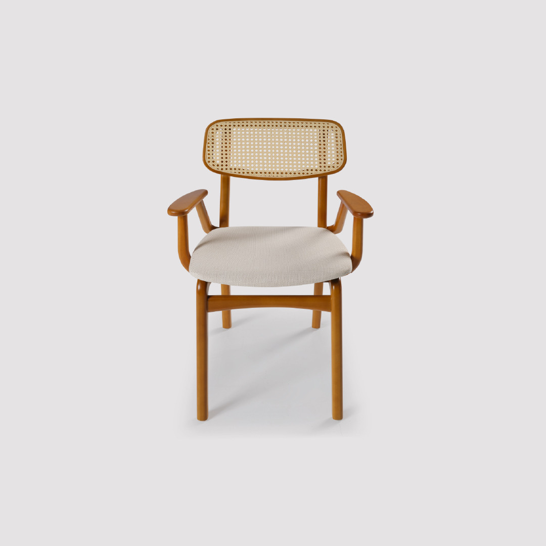 Cadeira Sorrento com Braço em Madeira Maciça e Tela Sextavada com Design Artesanal Cadeira Sorrento com Braço em Madeira Maciça e Tela Sextavada com Design Artesanal