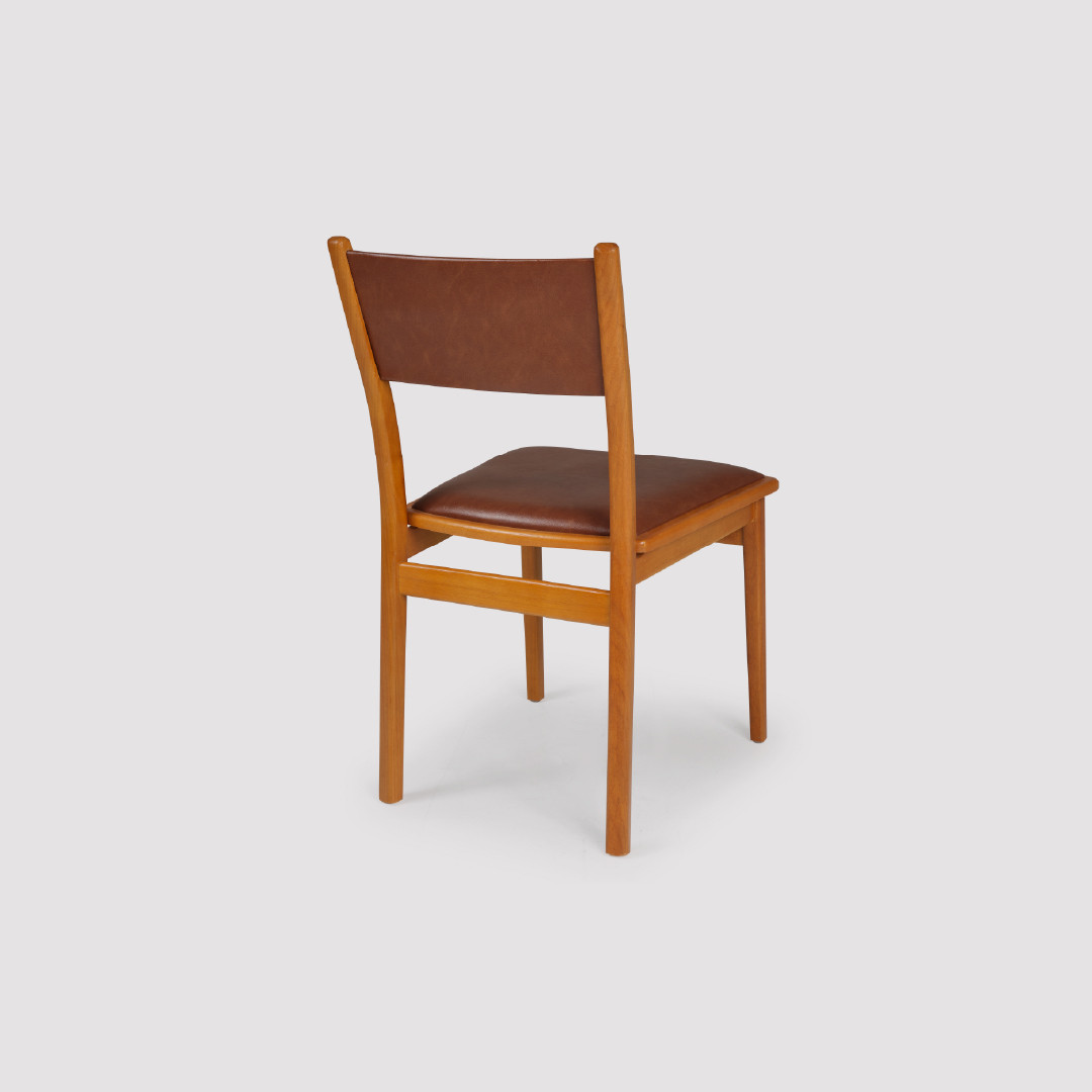 Cadeira Asolo Estofada em Madeira Maciça com Design Contemporâneo Equilibrado Cadeira Asolo Estofada em Madeira Maciça com Design Contemporâneo Equilibrado