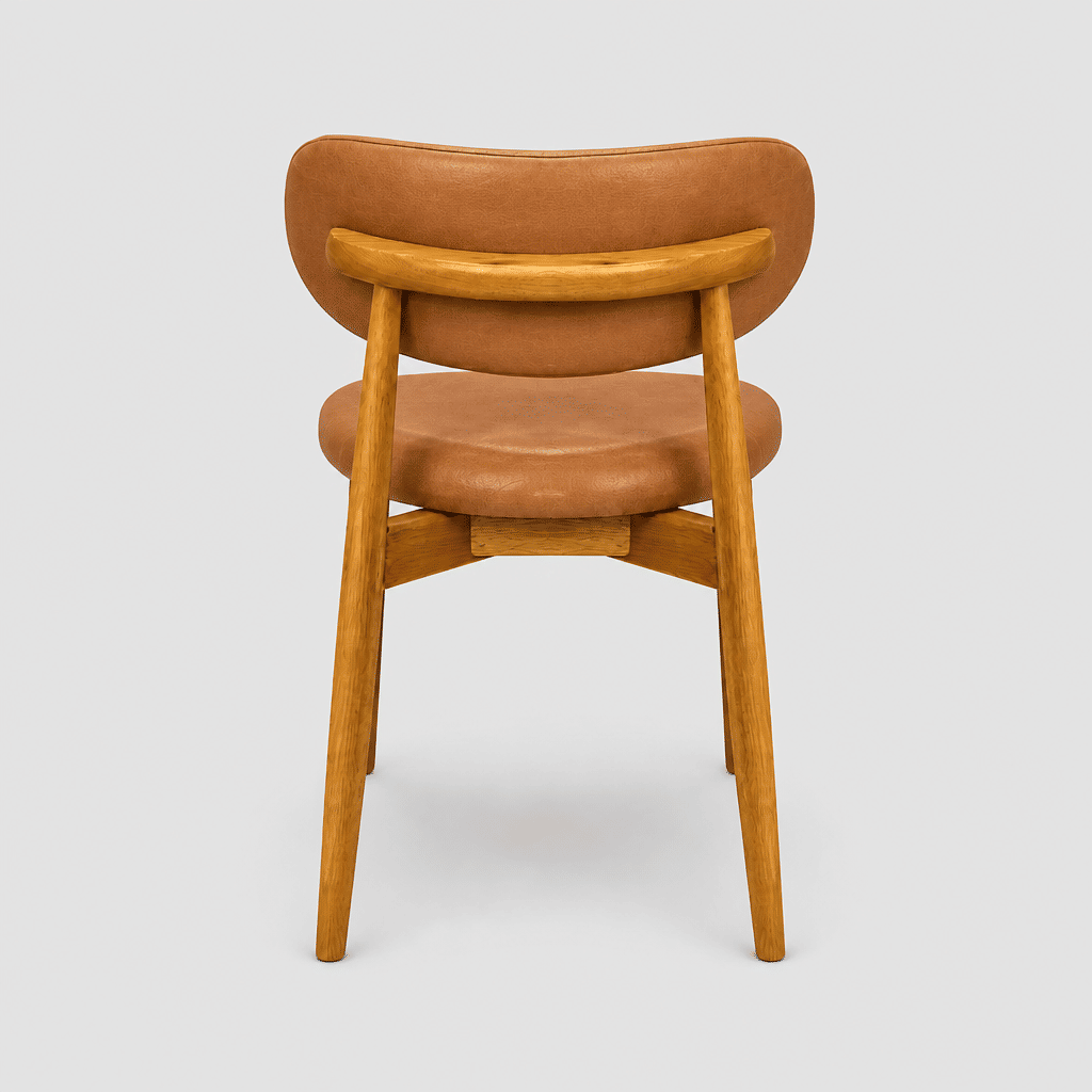 Cadeira Porto Estofada Corino Caramelo em Madeira Maciça cor Mel com Design Minimalista Cadeira Porto Estofada Corino Caramelo em Madeira Maciça cor Mel com Design Minimalista