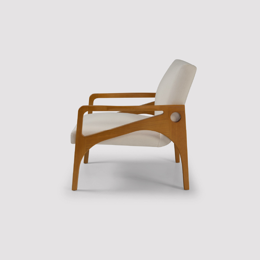 Poltrona de Madeira Maciça Estofada Bormio Premium Poltrona de Madeira Maciça Estofada Bormio Premium