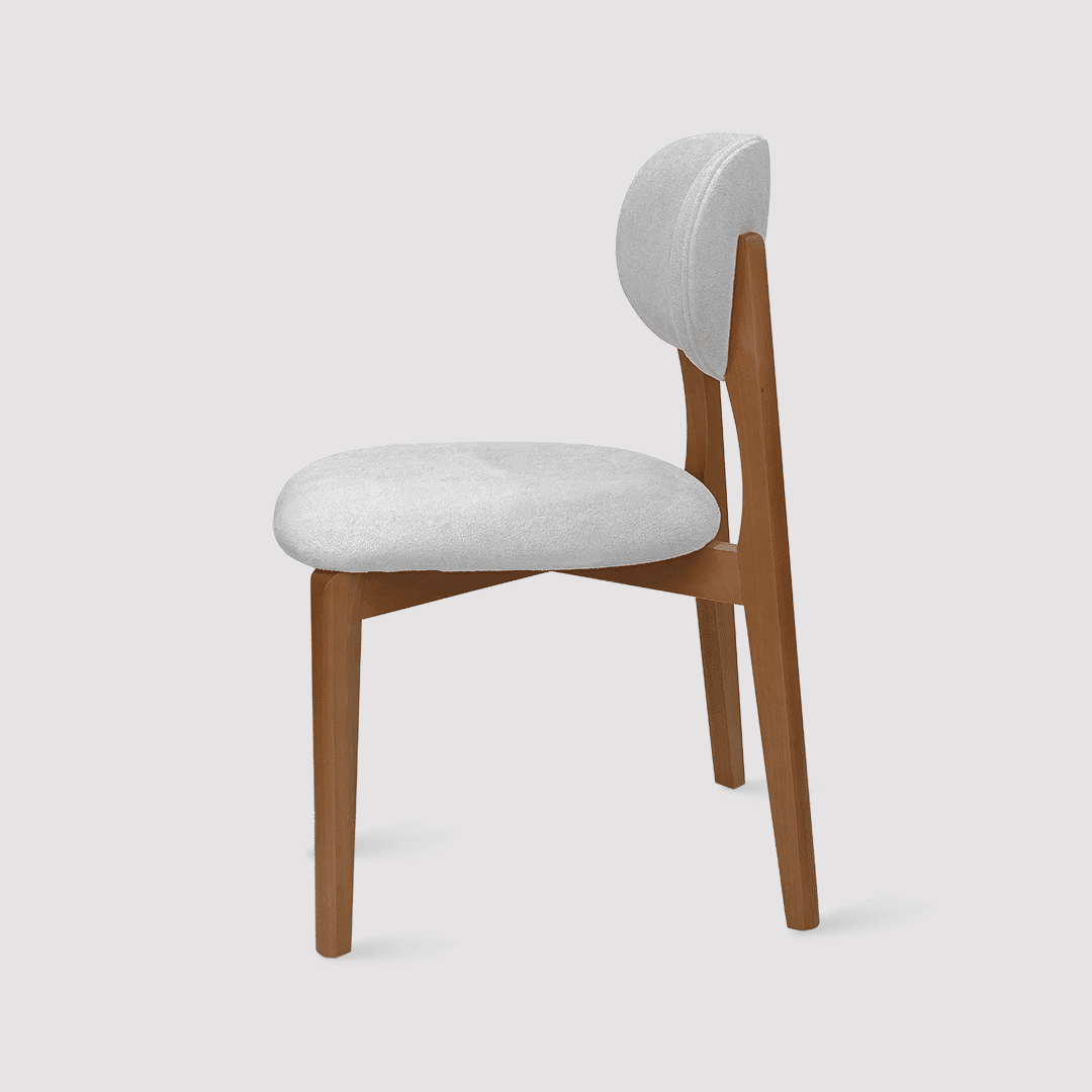 Cadeira Cairo Estofada em Madeira Maciça com Design Funcional Cadeira Cairo Estofada em Madeira Maciça com Design Funcional