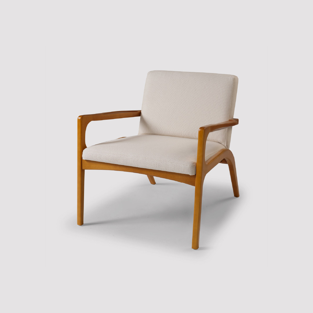 Poltrona de Madeira Maciça Estofada Brioni Poltrona de Madeira Maciça Estofada Brioni