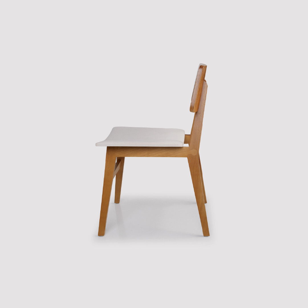 Cadeira Vero Estofada em Madeira Maciça com Estrutura Robusta Cadeira Vero Estofada em Madeira Maciça com Estrutura Robusta