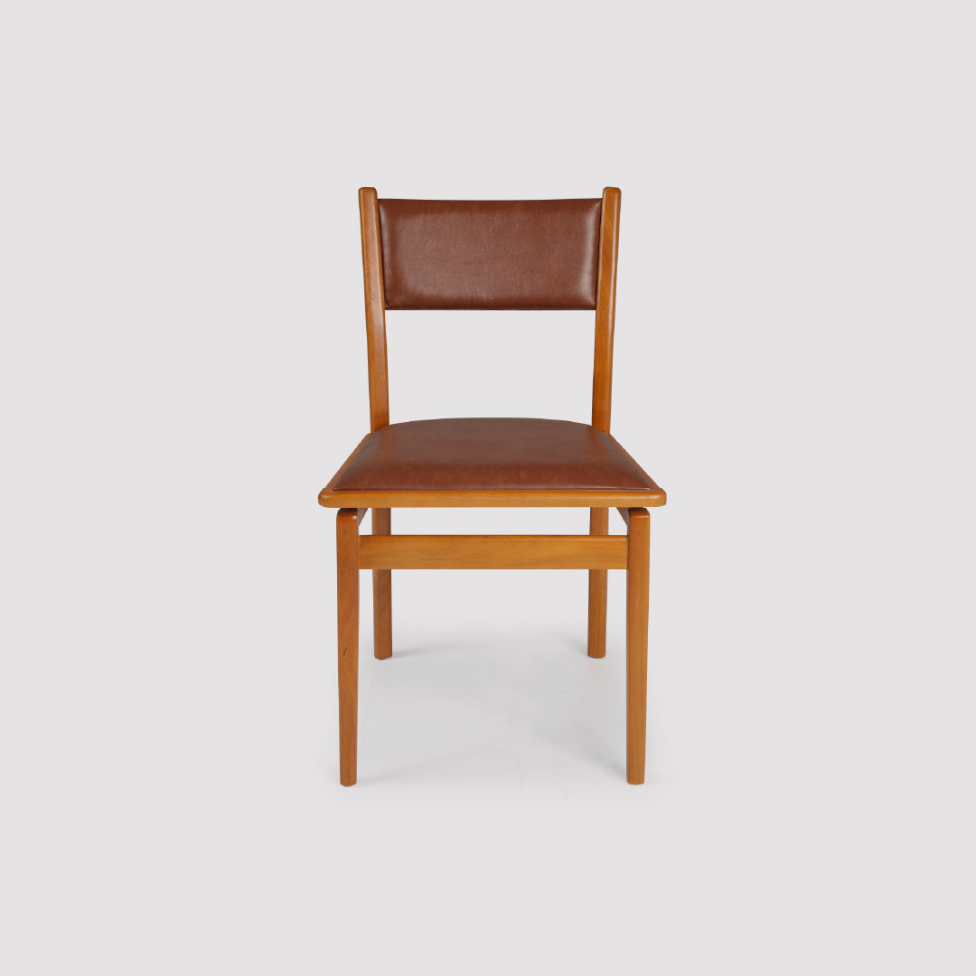 Cadeira Asolo Estofada em Madeira Maciça com Design Contemporâneo Equilibrado Cadeira Asolo Estofada em Madeira Maciça com Design Contemporâneo Equilibrado