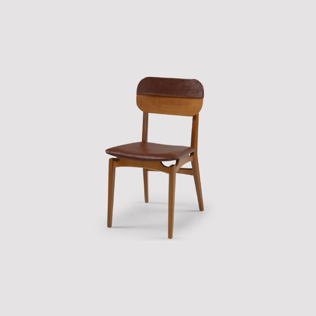 Cadeira Milano Estofada em Madeira Maciça com Design Elegante e Atemporal Cadeira Milano Estofada em Madeira Maciça com Design Elegante e Atemporal