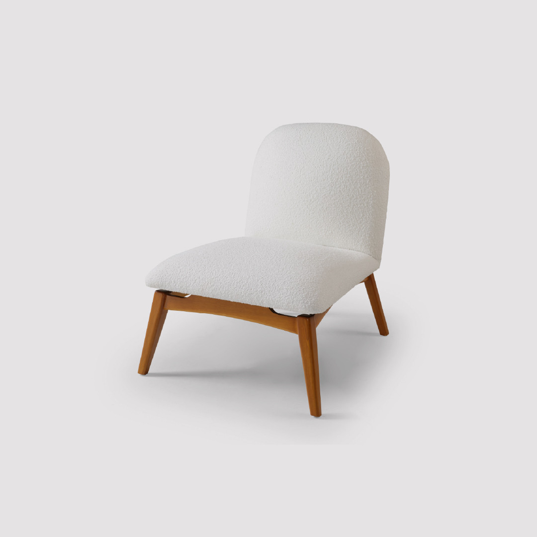 Poltrona de Madeira Maciça Pienza Design Assinado By Traço Sensatto Studio Poltrona de Madeira Maciça Pienza Design Assinado By Traço Sensatto Studio