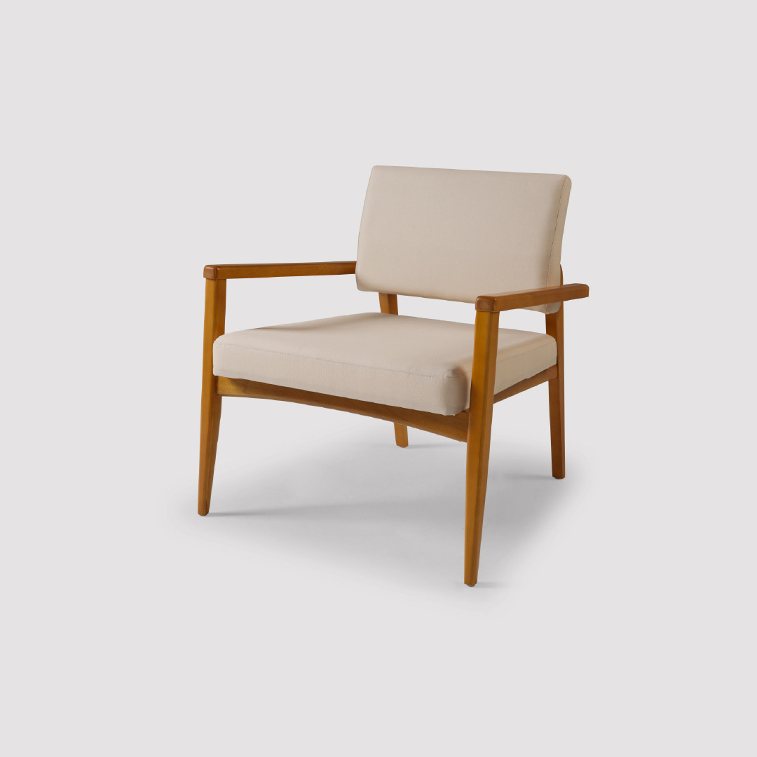 Poltrona de Madeira Estofada Cortona Moderna e Confortável Com Detalhe Em Aço