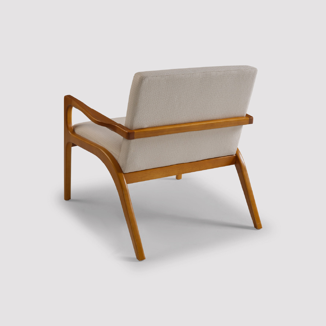 Poltrona de Madeira Maciça Estofada Brioni Poltrona de Madeira Maciça Estofada Brioni