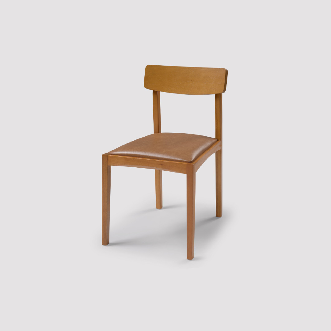 Cadeira Noto Estofada em Madeira Maciça com Design Curvo e Fluido Cadeira Noto Estofada em Madeira Maciça com Design Curvo e Fluido