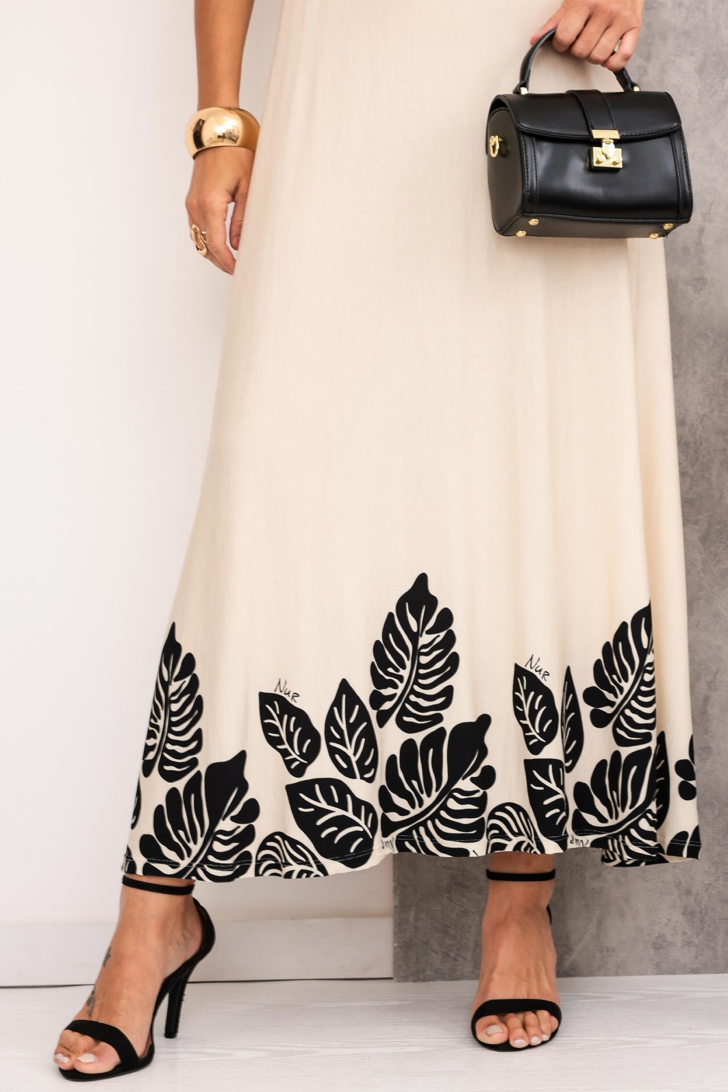 VESTIDO DECOTE QUADRADO ALÇA LARGA - ESTAMPA BEGE VESTIDO DECOTE QUADRADO ALÇA LARGA - ESTAMPA BEGE