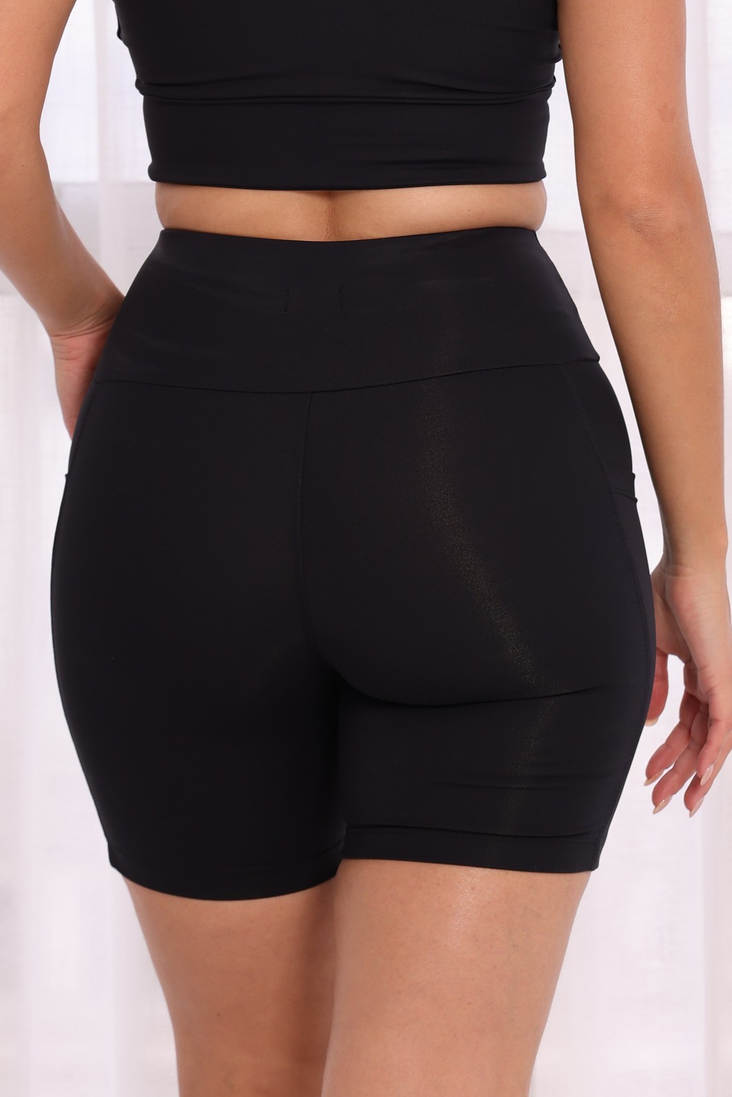 BERMUDA FITNESS COM BOLSO - PRETA BERMUDA FITNESS COM BOLSO - PRETA