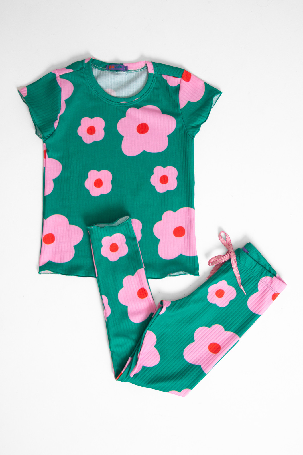 CONJUNTO MENINA BLUSA E CALÇA FLORES CONJUNTO MENINA BLUSA E CALÇA FLORES