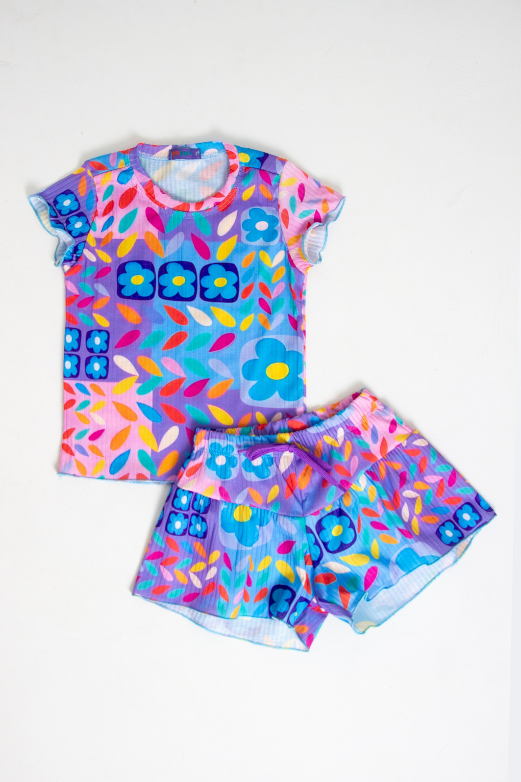 CONJUNTO MENINA BLUSA E SHORTS SAIA SONHO FLORAL CONJUNTO MENINA BLUSA E SHORTS SAIA SONHO FLORAL