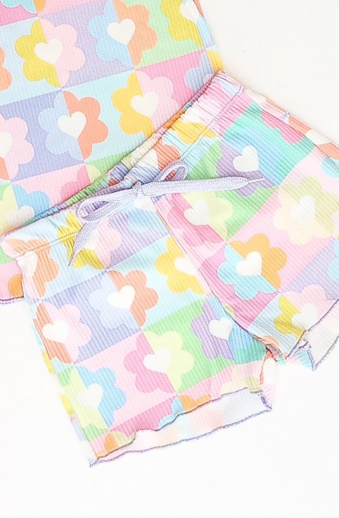 CONJUNTO MENINA BLUSA E SHORTS CORAÇÕES