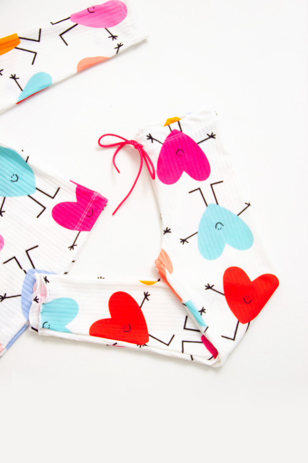 CONJUNTO CALÇA E BLUSA CORAÇÕES SORRINDO CONJUNTO CALÇA E BLUSA CORAÇÕES SORRINDO