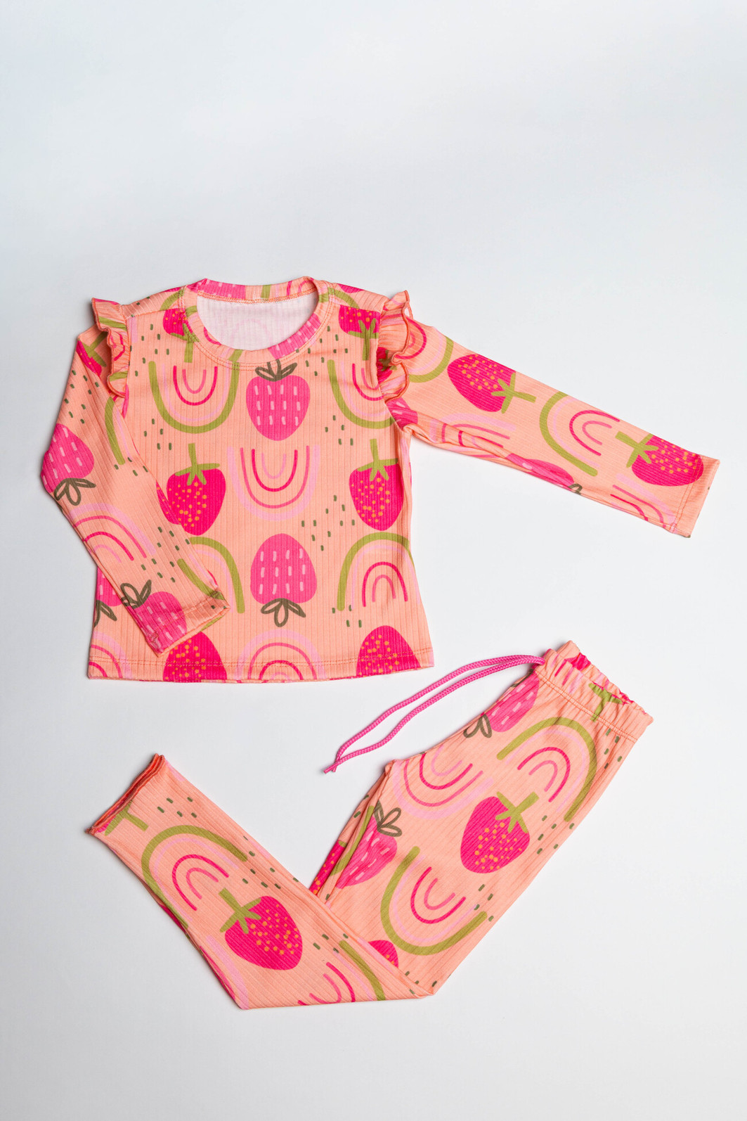 CONJUNTO CALÇA E BLUSA MORANGOS