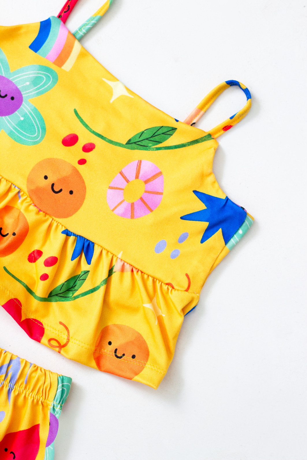 CONJUNTO MENINA BLUSA ALÇA E SHORTS DIA COLORIDO