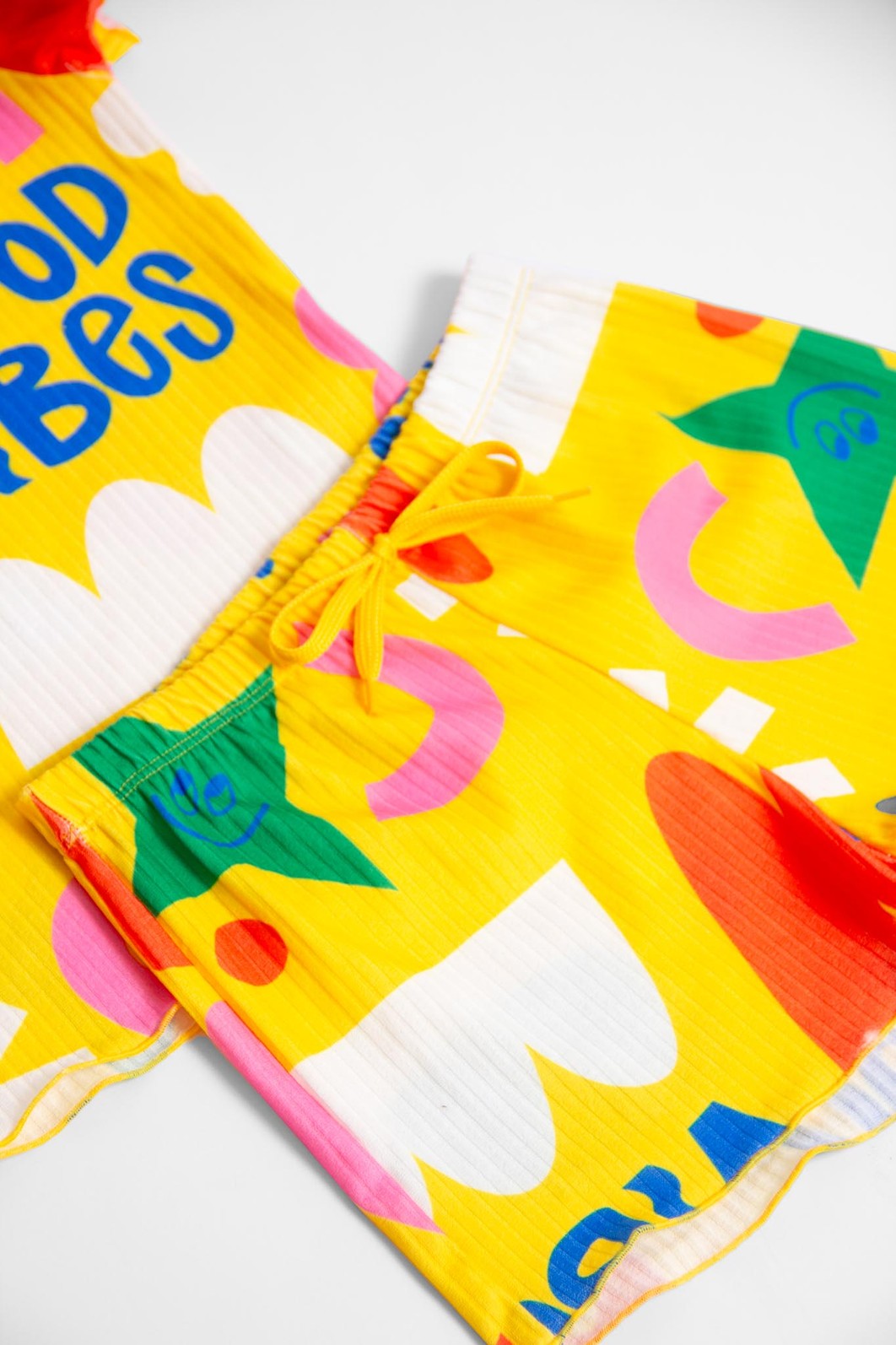 CONJUNTO MENINA BLUSA E SHORTS GOOD VIBES CONJUNTO MENINA BLUSA E SHORTS GOOD VIBES